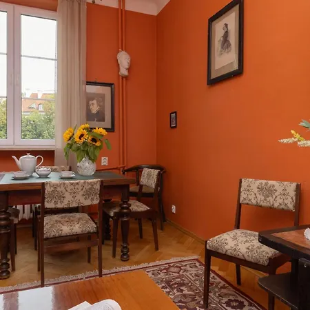 アパート New Town Square For 5 Guests By Renters *