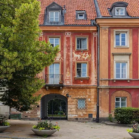 New Town Square For 5 Guests By Renters アパート *