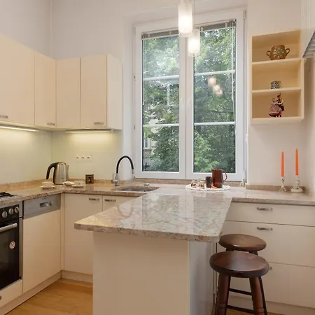 アパート New Town Square For 5 Guests By Renters *